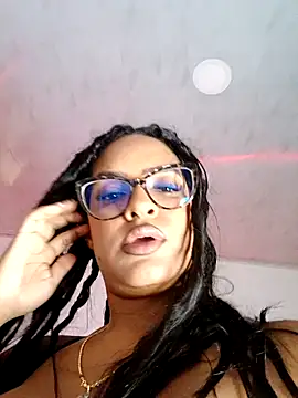 nashiira  online show from December 4, 9:58 pm