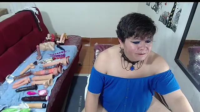 Snapshot of angelitolove727 chatting on February 13, 8:34 pm angelitolove727 online show from February 13, 8:34 pm
