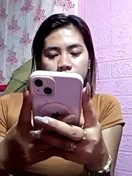 Snapshot of Cutie_body11 chatting on June 12, 12:58 pm Cutie body11 online show from June 12, 12:58 pm