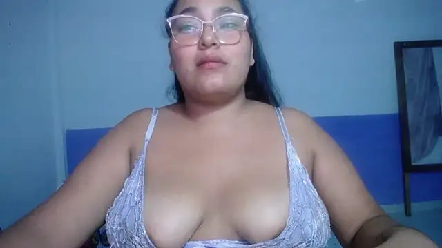 Snapshot of sirena_15 chatting on July 13, 5:18 am sirena 15 online show from July 13, 5:18 am