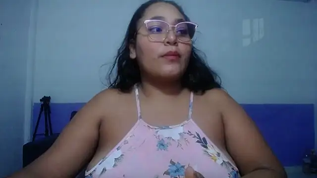 Snapshot of sirena_15 chatting on June 15, 4:56 am sirena 15 online show from June 15, 4:56 am
