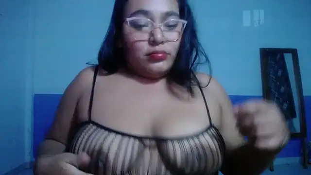 Snapshot of sirena_15 chatting on July 6, 5:14 am sirena 15 online show from July 6, 5:14 am