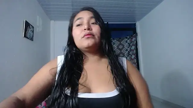Snapshot of sirena_15 chatting on October 9, 5:52 am sirena 15 online show from October 9, 5:52 am