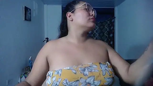 Snapshot of sirena_15 chatting on October 3, 5:20 am sirena 15 online show from October 3, 5:20 am
