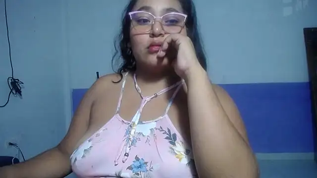 Snapshot of sirena_15 chatting on June 18, 5:06 am sirena 15 online show from June 18, 5:06 am