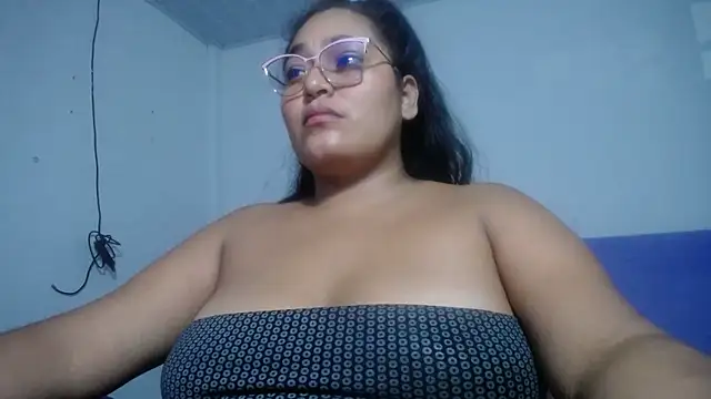 Snapshot of sirena_15 chatting on June 20, 5:23 am sirena 15 online show from June 20, 5:23 am