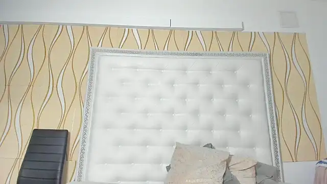 Snapshot of karissia chatting on December 18, 4:06 am karissia online show from December 18, 4:06 am