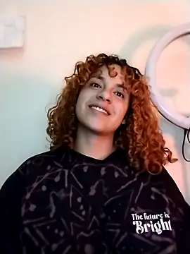 Snapshot of EmmaMelissa0521 chatting on December 4, 2:10 am EmmaMelissa0521 online show from December 4, 2:10 am