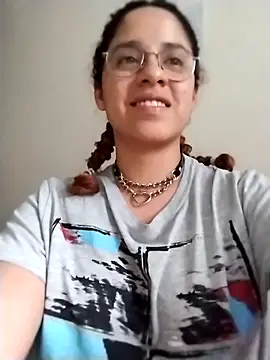 Snapshot of EmmaMelissa0521 chatting on November 1, 10:25 pm EmmaMelissa0521 online show from November 1, 10:25 pm