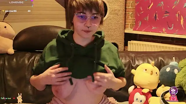 Snapshot of GamerGirl_Eve chatting on October 29, 7:35 pm GamerGirl Eve online show from October 29, 7:35 pm