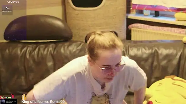Snapshot of GamerGirl_Eve chatting on July 4, 7:29 pm GamerGirl Eve online show from July 4, 7:29 pm