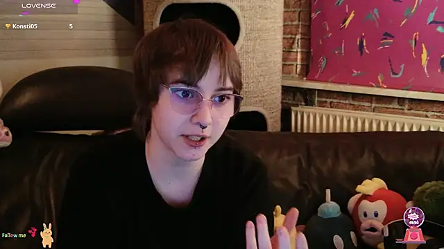 Snapshot of GamerGirl_Eve chatting on November 9, 7:18 pm GamerGirl Eve online show from November 9, 7:18 pm