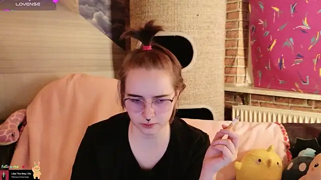 Snapshot of GamerGirl_Eve chatting on December 4, 6:18 pm GamerGirl Eve online show from December 4, 6:18 pm