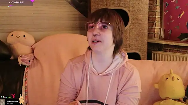 Snapshot of GamerGirl_Eve chatting on November 26, 6:19 pm GamerGirl Eve online show from November 26, 6:19 pm