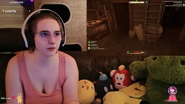 Snapshot of GamerGirl_Eve chatting on November 8, 7:06 pm GamerGirl Eve online show from November 8, 7:06 pm