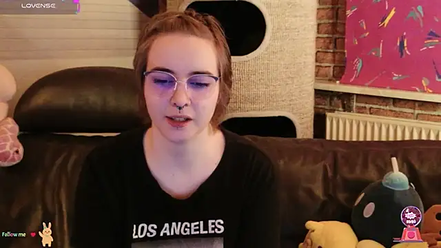 Snapshot of GamerGirl_Eve chatting on November 16, 7:18 pm GamerGirl Eve online show from November 16, 7:18 pm