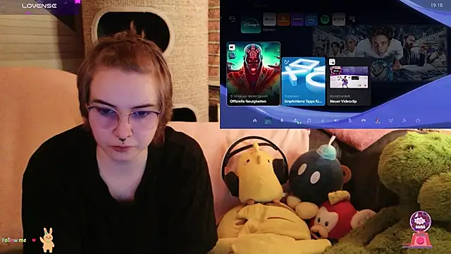 Snapshot of GamerGirl_Eve chatting on November 25, 6:19 pm GamerGirl Eve online show from November 25, 6:19 pm