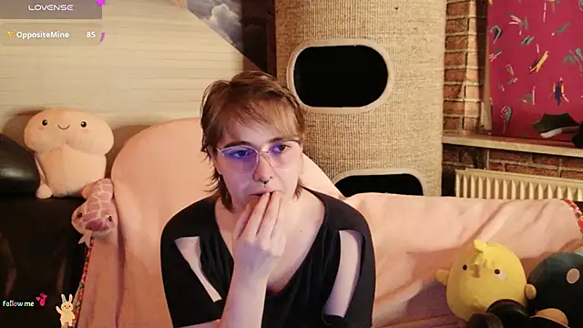 Snapshot of GamerGirl_Eve chatting on December 3, 6:29 pm GamerGirl Eve online show from December 3, 6:29 pm