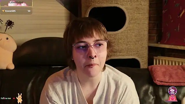 Snapshot of GamerGirl_Eve chatting on October 26, 7:14 pm GamerGirl Eve online show from October 26, 7:14 pm