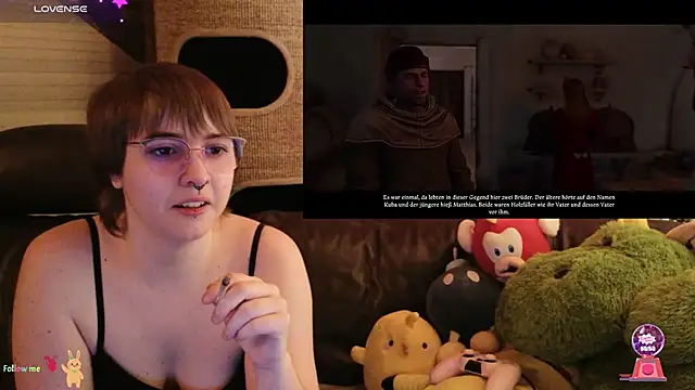 Snapshot of GamerGirl_Eve chatting on November 1, 7:19 pm GamerGirl Eve online show from November 1, 7:19 pm