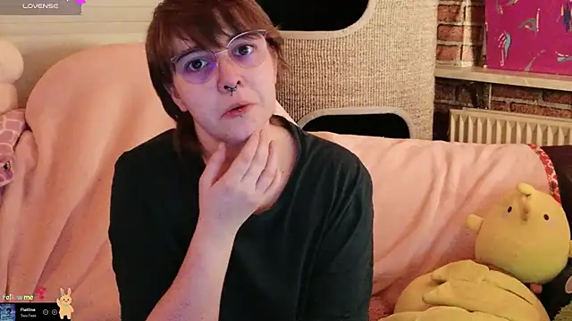 Snapshot of GamerGirl_Eve chatting on December 16, 6:01 pm GamerGirl Eve online show from December 16, 6:01 pm