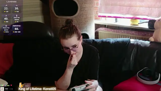 Snapshot of GamerGirl_Eve chatting on June 16, 4:07 pm GamerGirl Eve online show from June 16, 4:07 pm