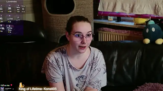 Snapshot of GamerGirl_Eve chatting on July 5, 7:43 pm GamerGirl Eve online show from July 5, 7:43 pm