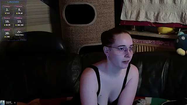 Snapshot of GamerGirl_Eve chatting on July 17, 8:28 pm GamerGirl Eve online show from July 17, 8:28 pm