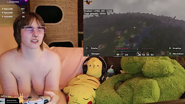 Snapshot of GamerGirl_Eve chatting on December 13, 8:04 pm GamerGirl Eve online show from December 13, 8:04 pm