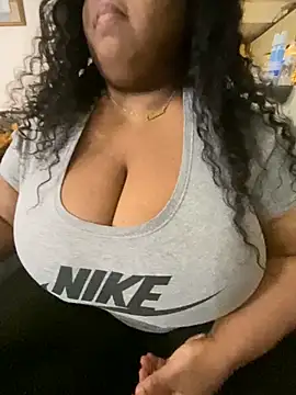 Snapshot of EbonyGoddessKira chatting on January 2, 4:46 pm EbonyGoddessKira online show from January 2, 4:46 pm