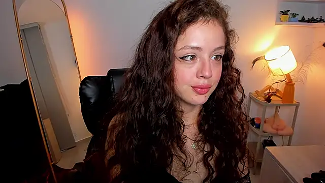 Cassandra Caiin online show from October 12, 11:11 am