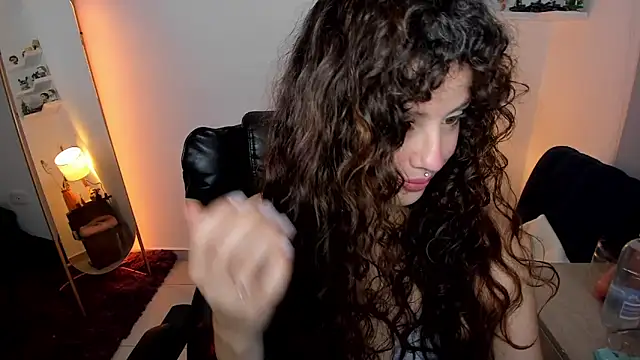 Cassandra Caiin online show from April 23, 11:17 pm