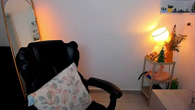 Cassandra Caiin online show from January 8, 8:48 pm