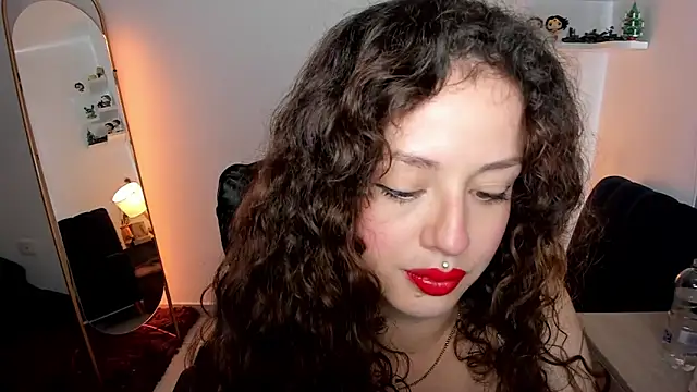 Cassandra Caiin online show from May 7, 10:02 pm