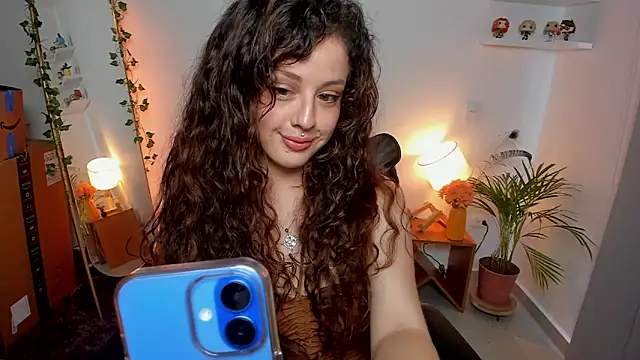Cassandra Caiin online show from June 5, 9:09 pm