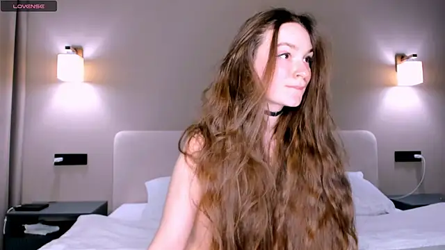 Snapshot of BondGirll chatting on March 7, 11:18 am BondGirll online show from March 7, 11:18 am