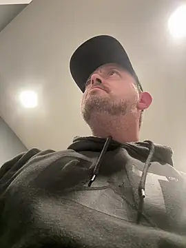 Snapshot of smokeymt420 chatting on February 12, 3:17 am smokeymt420 online show from February 12, 3:17 am