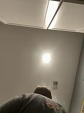 Snapshot of smokeymt420 chatting on February 20, 4:09 am smokeymt420 online show from February 20, 4:09 am