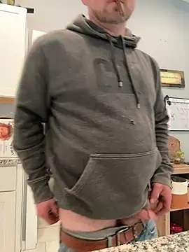 Snapshot of smokeymt420 chatting on February 17, 8:50 pm smokeymt420 online show from February 17, 8:50 pm