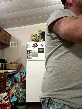 Snapshot of smokeymt420 chatting on January 18, 6:17 am smokeymt420 online show from January 18, 6:17 am