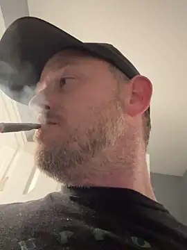 Snapshot of smokeymt420 chatting on February 3, 6:40 am smokeymt420 online show from February 3, 6:40 am