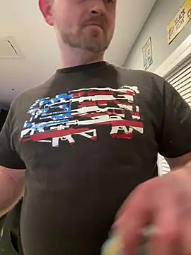 Snapshot of smokeymt420 chatting on February 10, 5:39 am smokeymt420 online show from February 10, 5:39 am