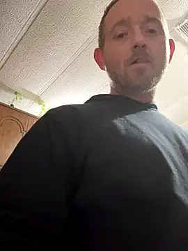 Snapshot of smokeymt420 chatting on December 16, 5:11 am smokeymt420 online show from December 16, 5:11 am