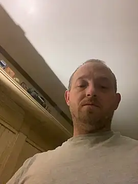 Snapshot of smokeymt420 chatting on January 17, 5:32 am smokeymt420 online show from January 17, 5:32 am