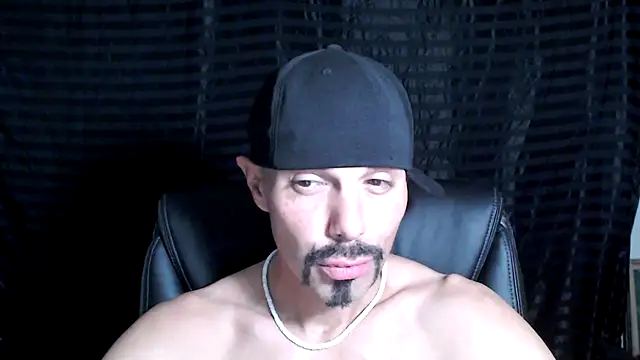 Snapshot of ThickD2C chatting on January 25, 10:18 pm ThickD2C online show from January 25, 10:18 pm