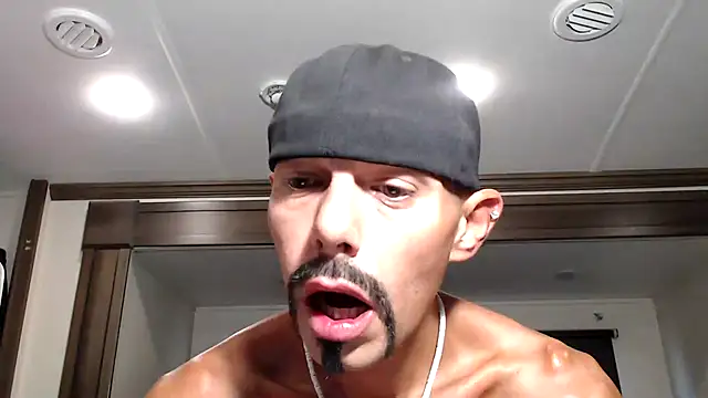 Snapshot of ThickD2C chatting on October 15, 4:37 pm ThickD2C online show from October 15, 4:37 pm