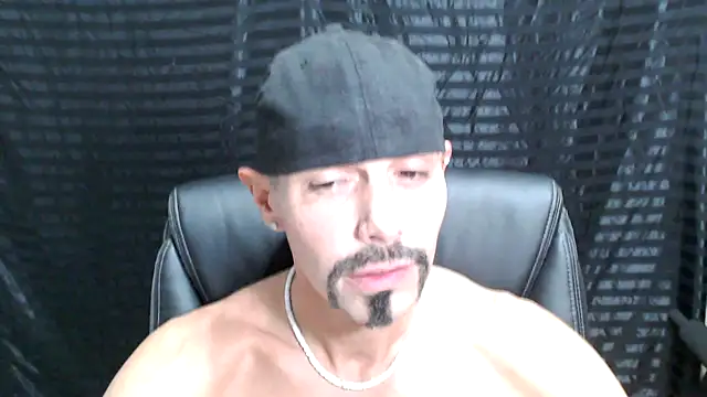 Snapshot of ThickD2C chatting on December 13, 7:32 pm ThickD2C online show from December 13, 7:32 pm