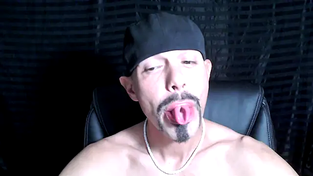 Snapshot of ThickD2C chatting on January 29, 1:16 am ThickD2C online show from January 29, 1:16 am