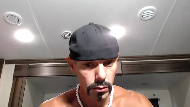 Snapshot of ThickD2C chatting on October 8, 5:02 pm ThickD2C online show from October 8, 5:02 pm
