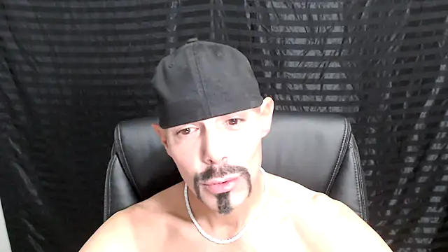 Snapshot of ThickD2C chatting on December 30, 7:32 pm ThickD2C online show from December 30, 7:32 pm